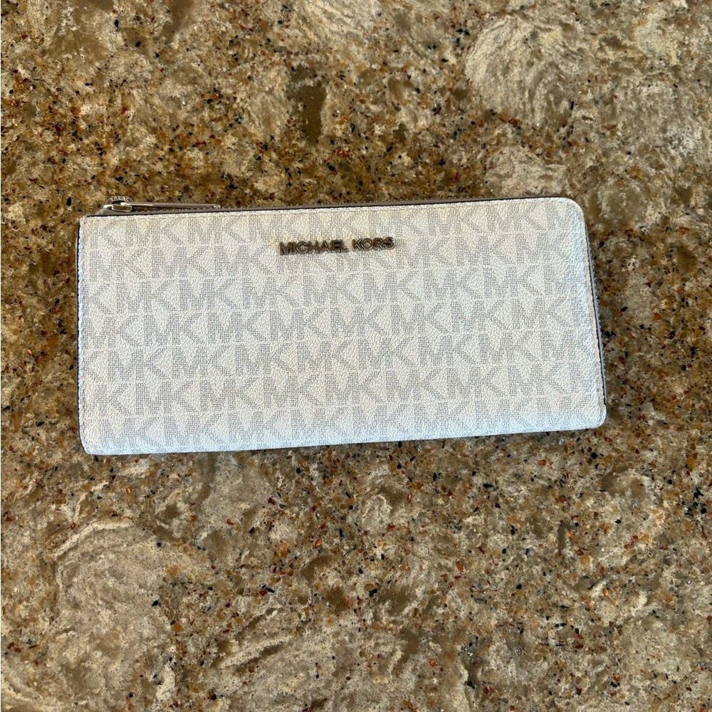 Michael Kors Wallet - Picture 3 of 4